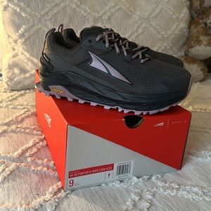 Women’s Altra Olympus 5 GTX (waterproof)